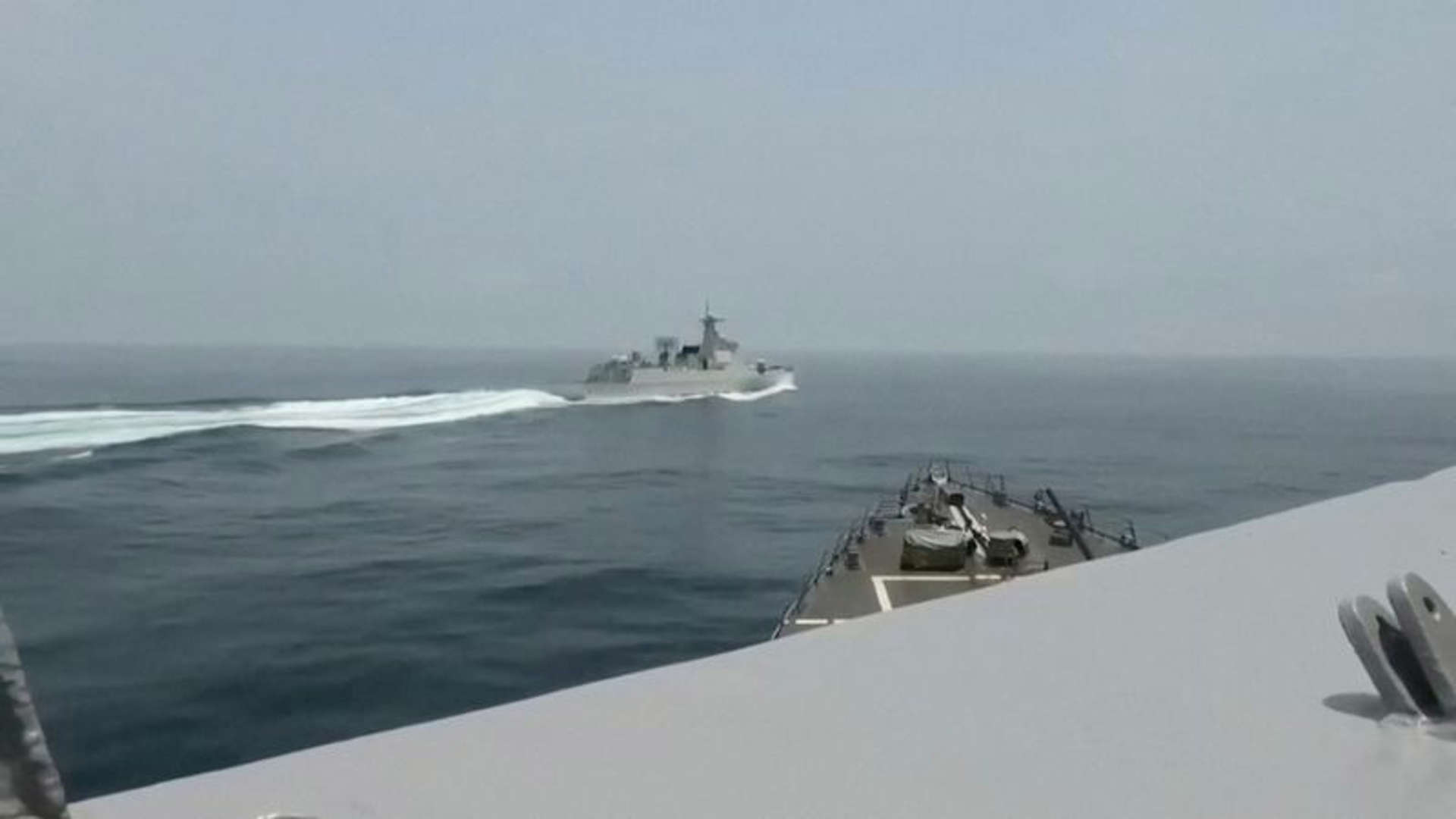 Marinha dos EUA mostra "interação insegura" de navio de guerra chinês perto de Taiwan