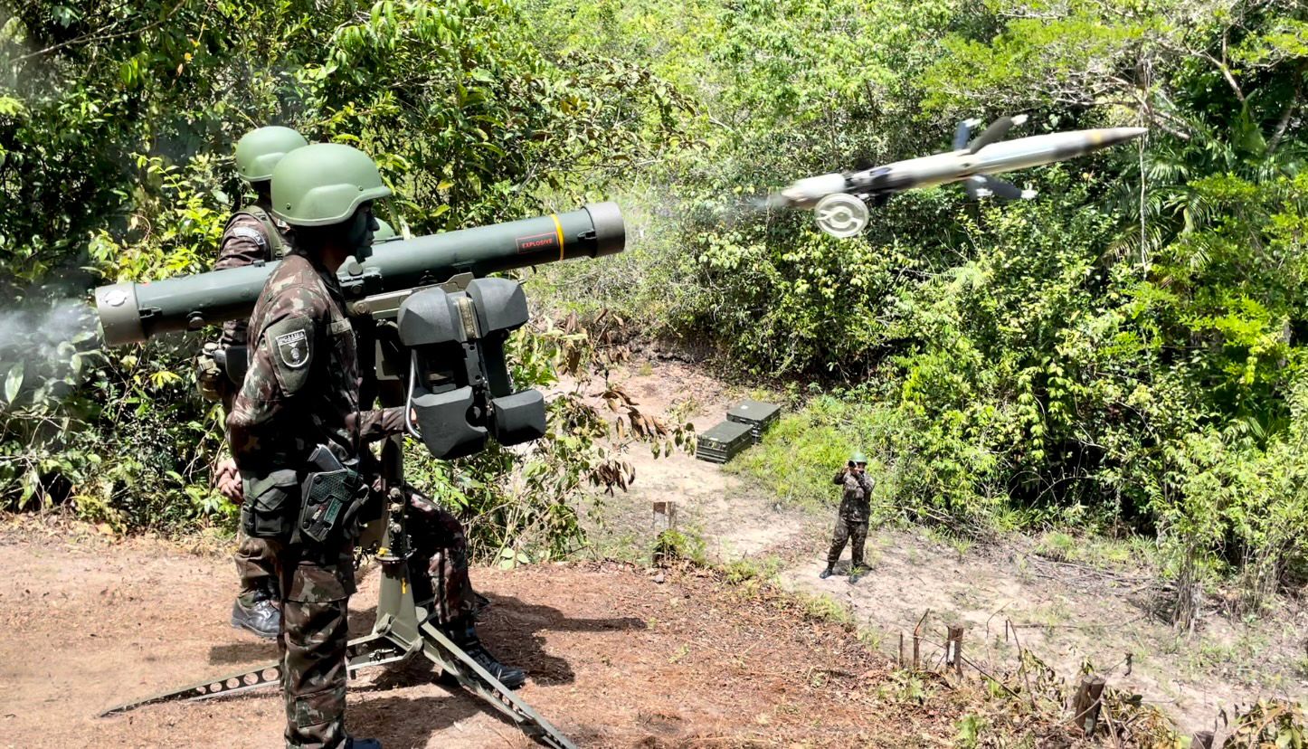 Tiro de míssil antiaéreo na selva amazônica é realizado na Operação Sagitta Pimus