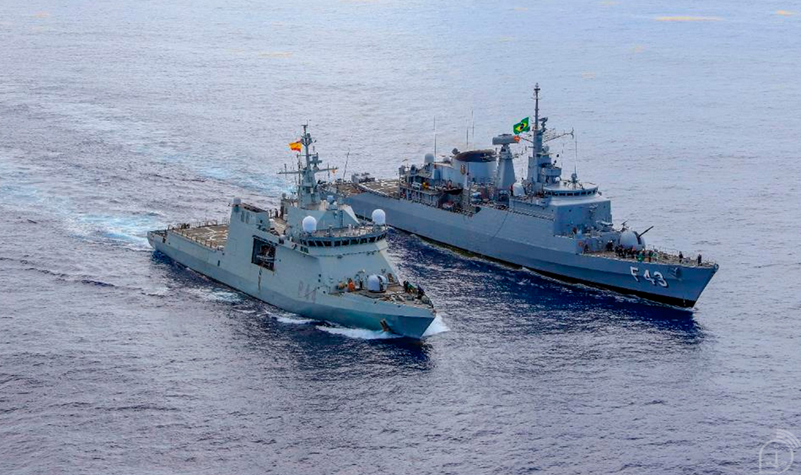 Fragata “Liberal” realiza exercícios com Armada Espanhola no Golfo da Guiné