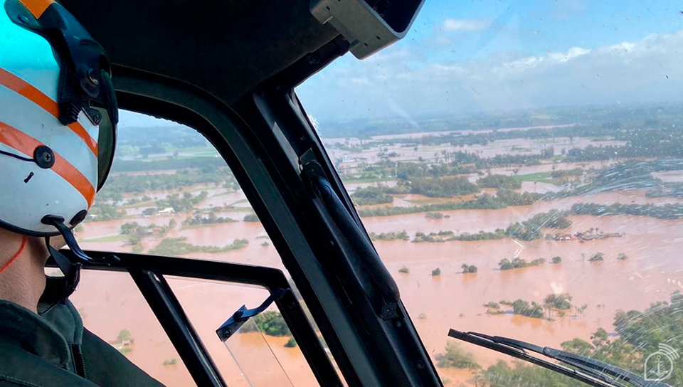 Marinha reforça apoio aéreo a ações humanitárias no Sul do país