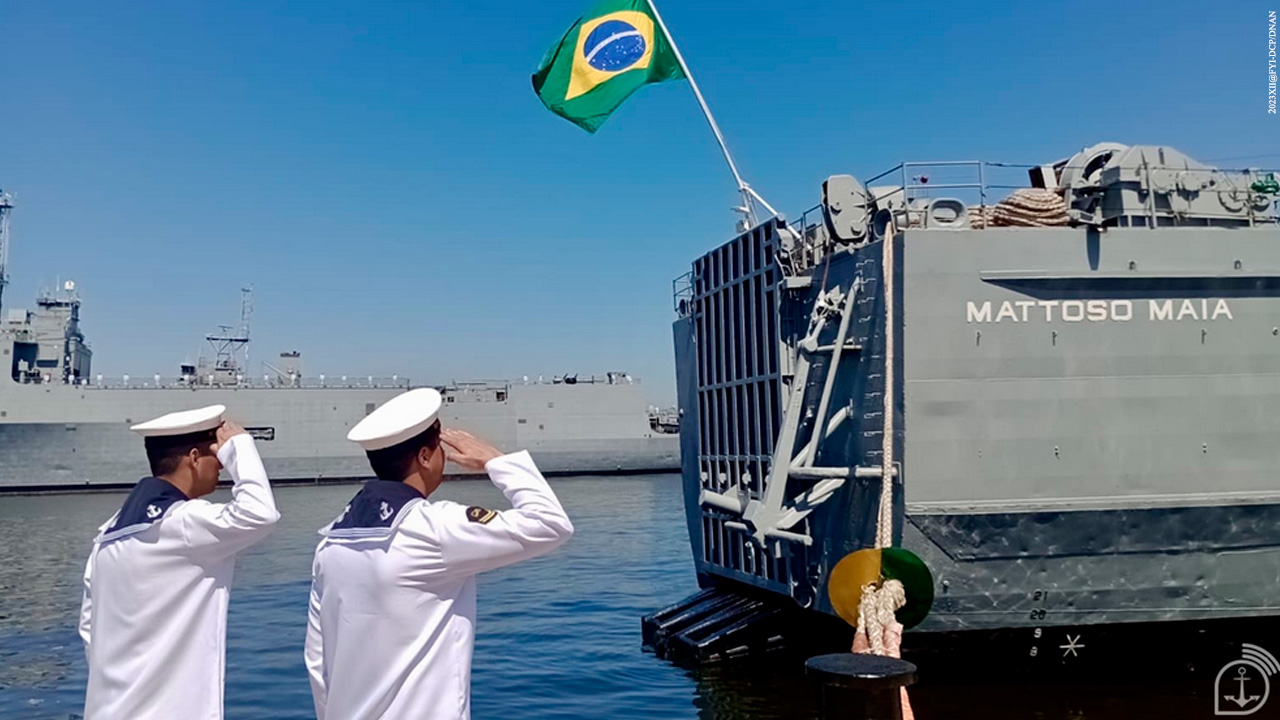 Marinha descomissiona navio anfíbio “Mattoso Maia”