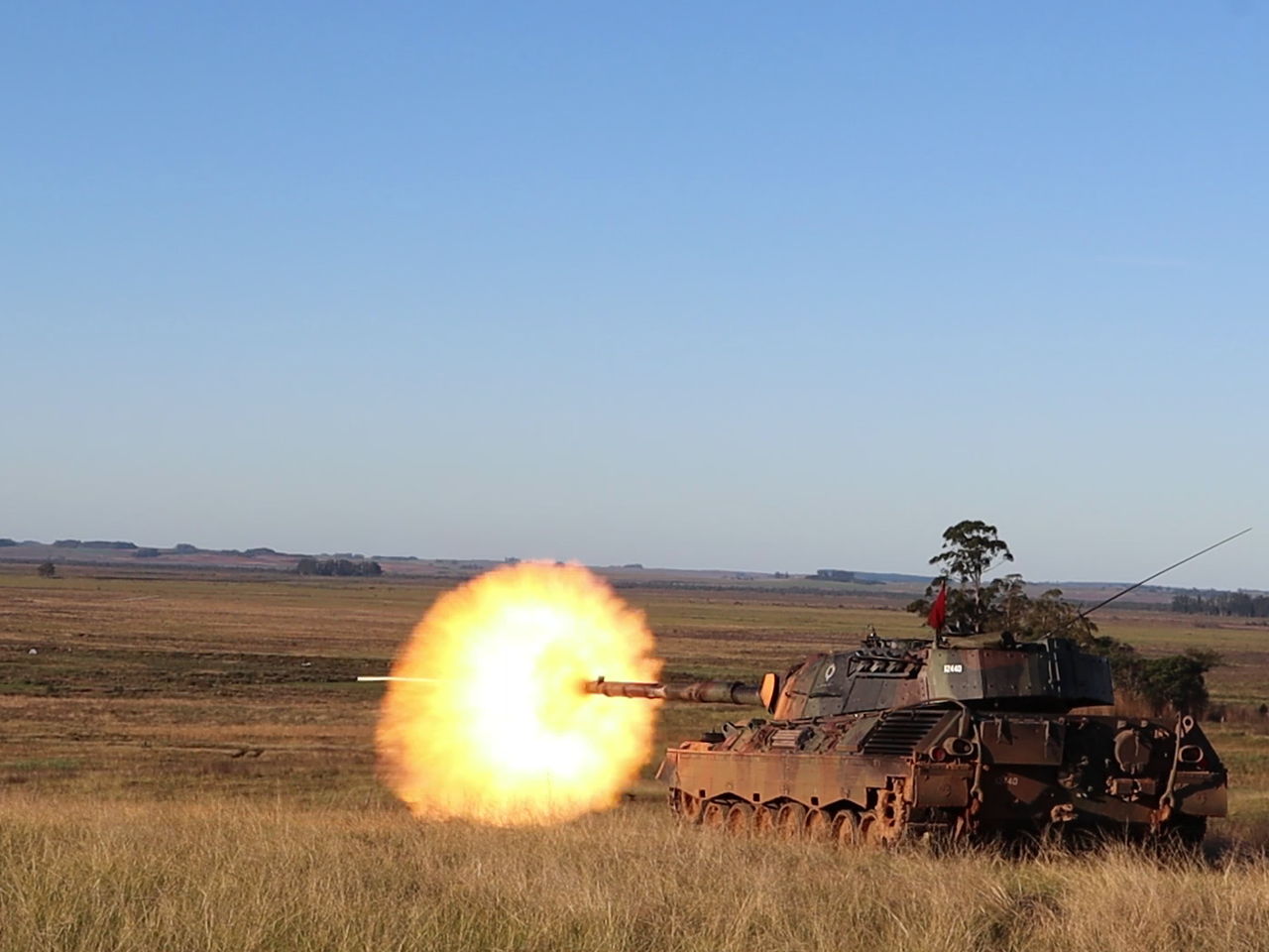 Regiment carries out real shooting with Leopard 1A5 armored vehicles in RS