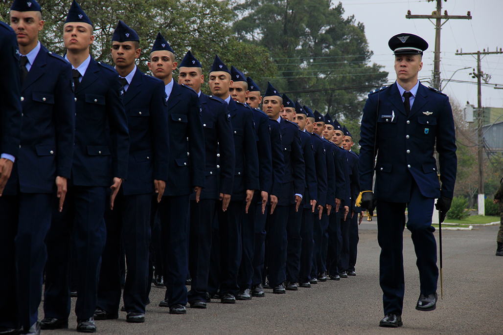 Canoas Air Base holds ceremony to graduate new soldiers
