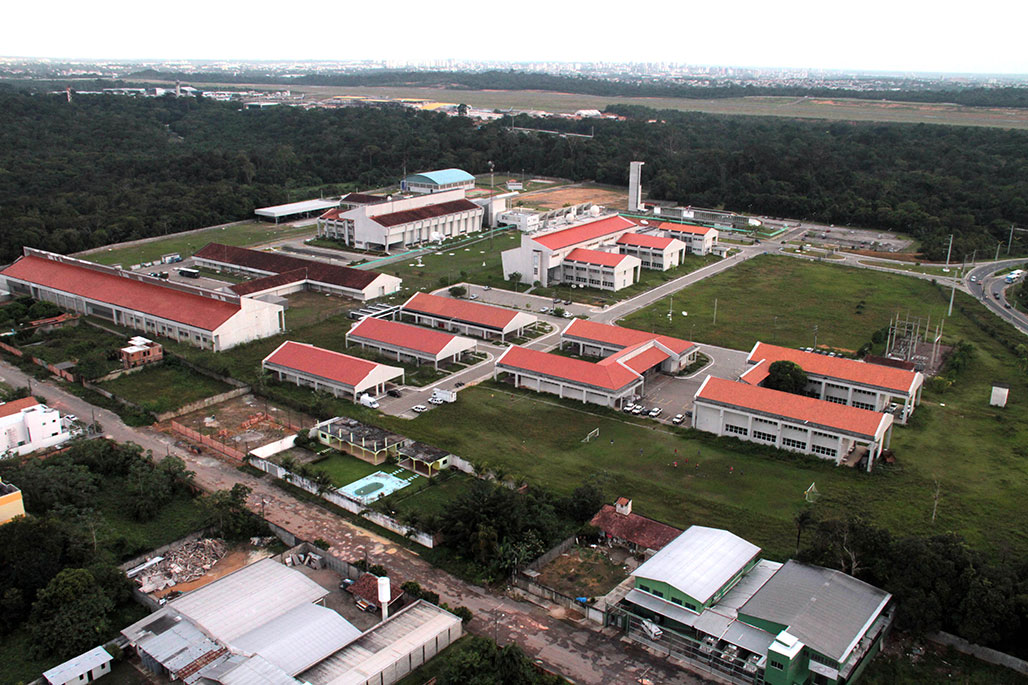 Sivam 2: Manaus Complex, comprising the CVA - Aerial Surveillance Center (which later became CIDACTA IV) and CRV - Regional Surveillance Center / Photo: CCSIVAM/CISCEA (official photographer: PEREZ)