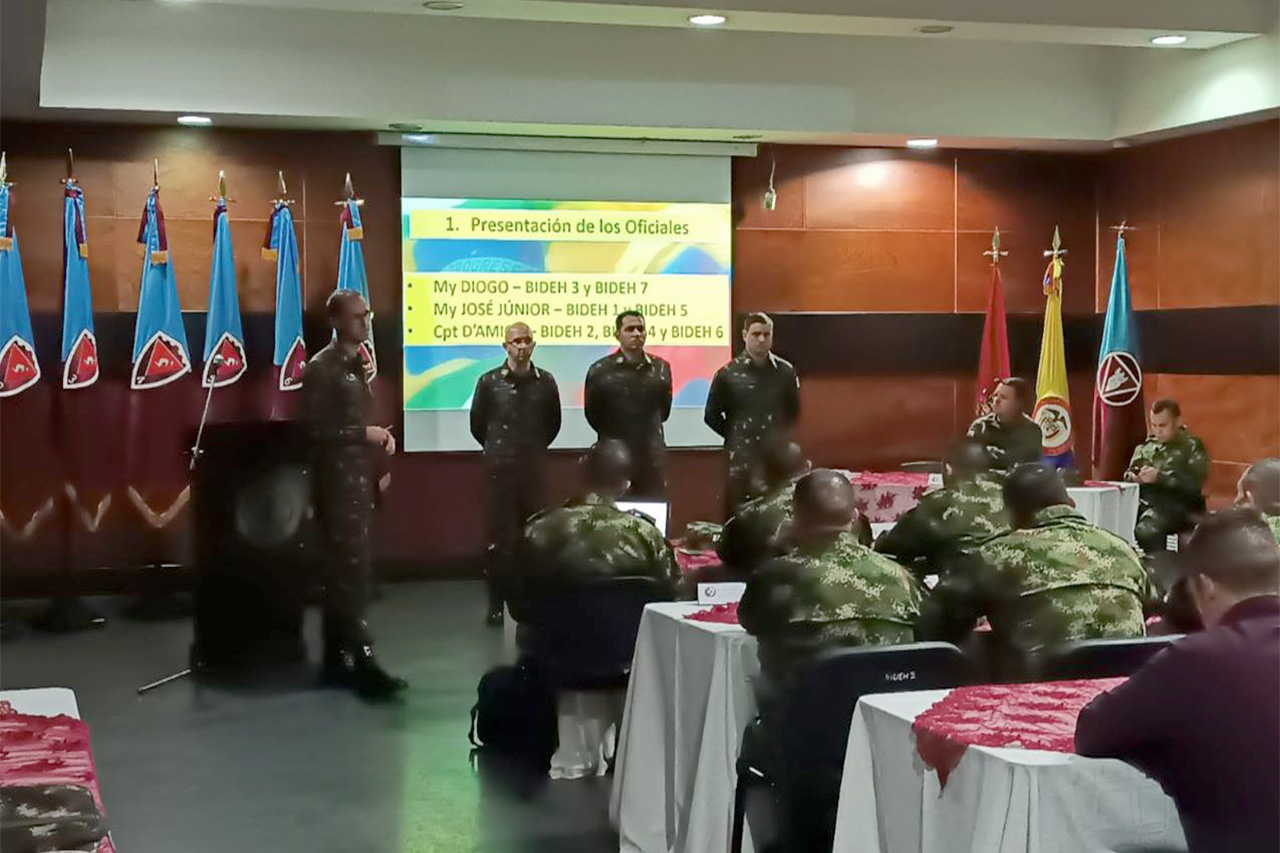 Brazilian Military personnel in demining mission participate in Command meeting