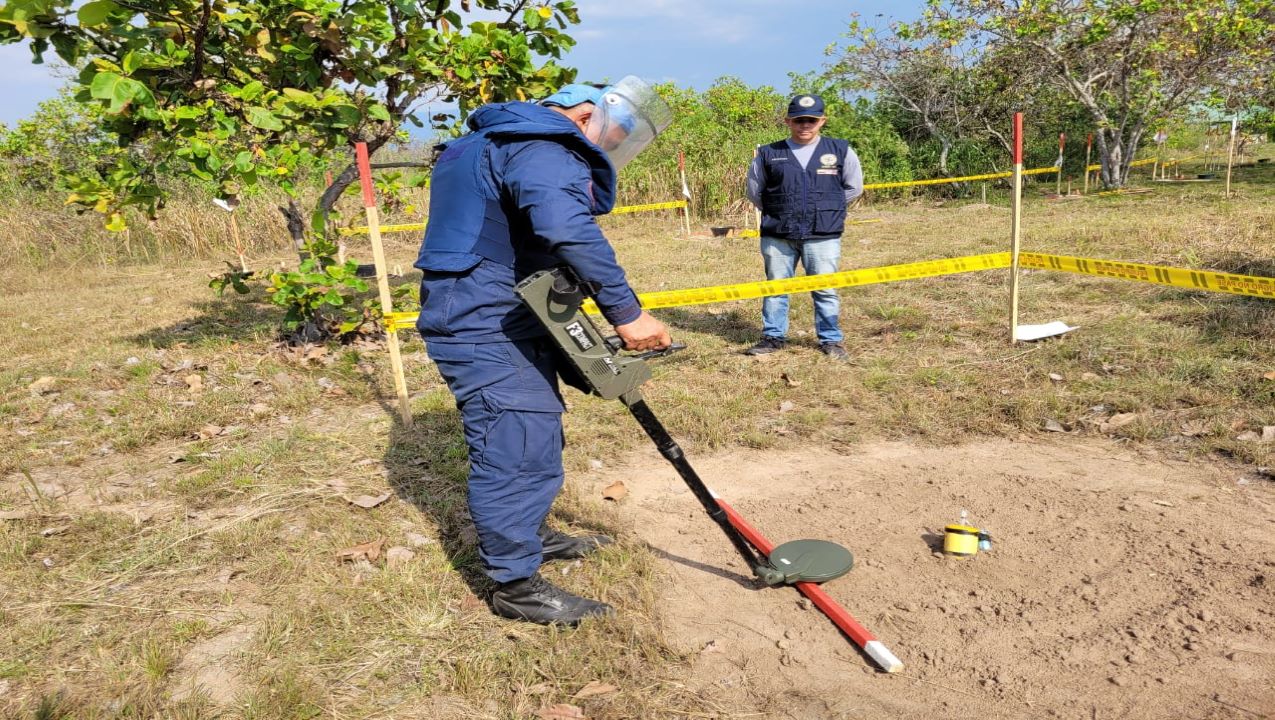 Brazilian Army Military conducts evaluation and certification of Colombian military personnel as explosives experts