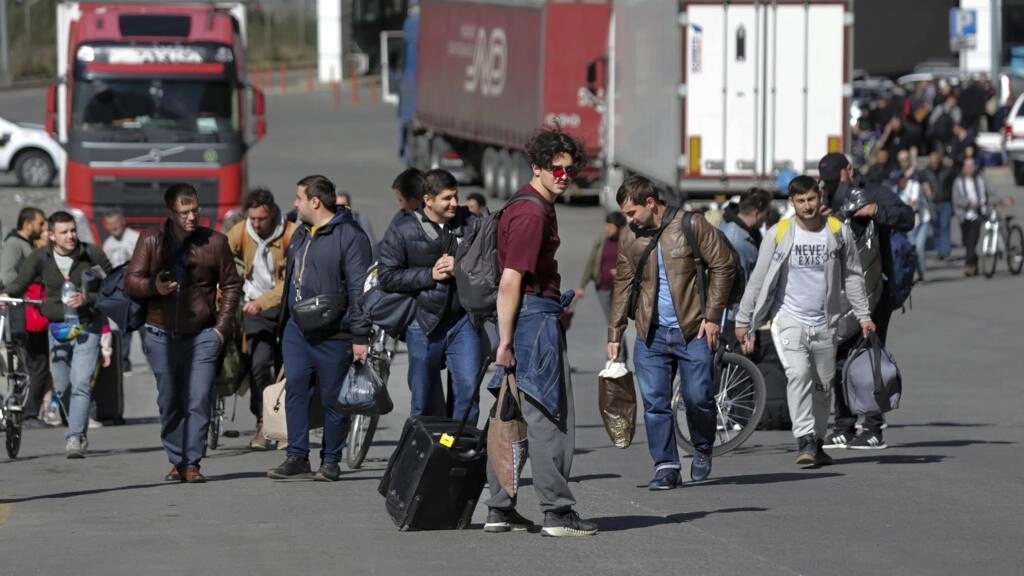 Exodus to flee the war: Russian entry into the European Union increases by 30% in one week