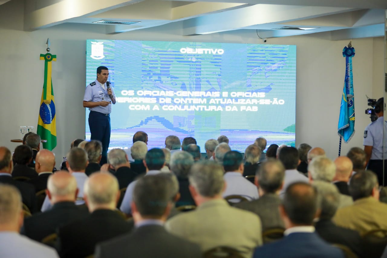 FAB Commander gives lecture to Brasília's Reserve Officers