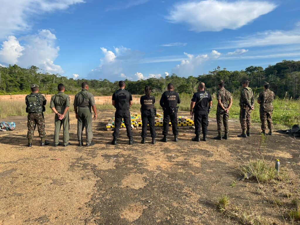 Brazilian Army seizes 927 kilos of drugs in the Amazon jungle