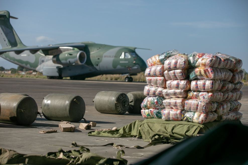 KC- 390 Millennium launches food baskets in Yanomami territory