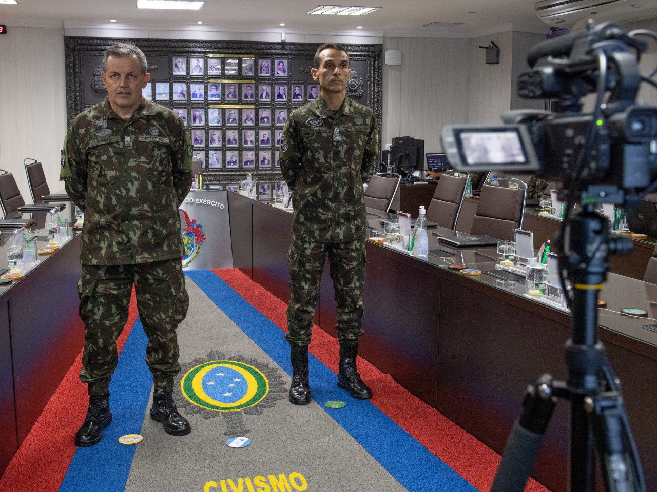 In an unprecedented manner, the Commander of the Brazilian Army addresses the entire troop by videoconference