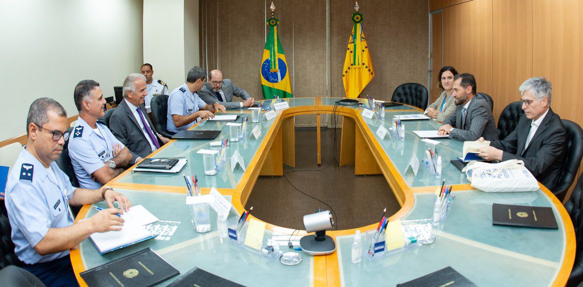 Minister of Defense receives representatives from UNHCR Brazil