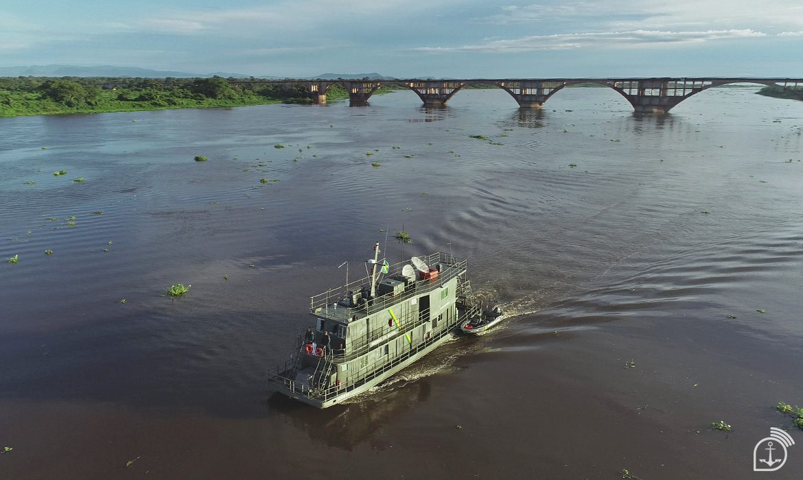 The "Esperança do Pantanal" ship promotes the first social-civic action of the year