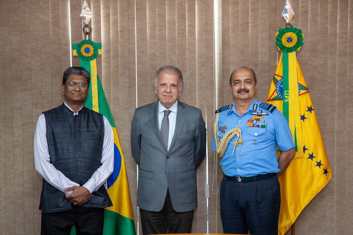 Minister of Defense of Brazil receives delegation from India
