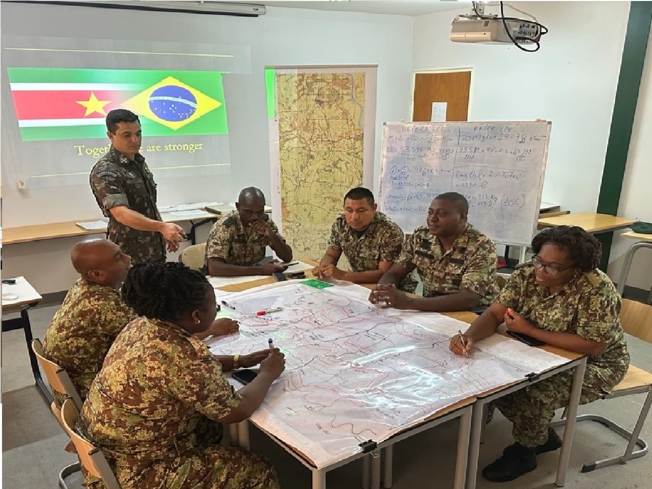 Brazilian military personnel train instructors for the Surinamese Armed Forces