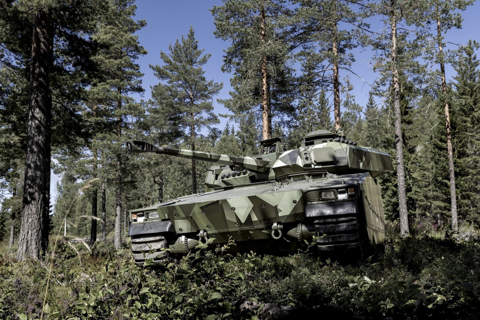 Czech Republic acquires 246 CV90 MkIV infantry fighting vehicles in $2.2 billion deal with BAE Systems Hägglunds