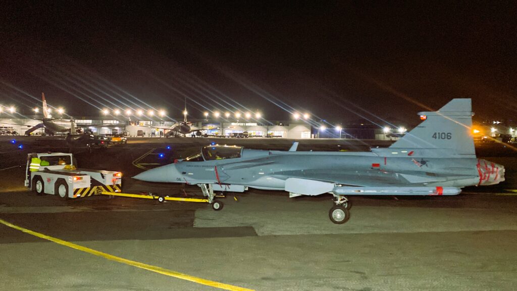 New FAB Gripens are transported from the Port to Navegantes Airport