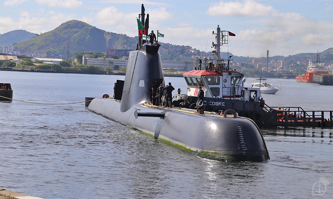 Portuguese Navy submarine docks in Brazil for the first time