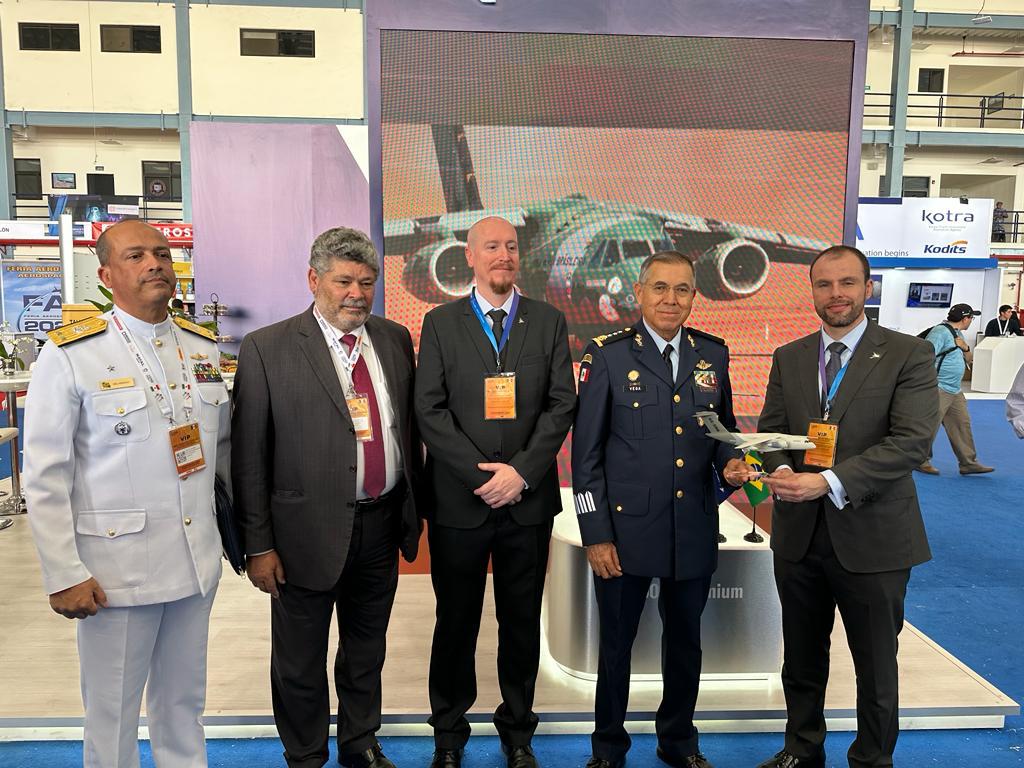 Brazil's Ministry of Defense promotes the Brazilian Defense Industrial Base at fair in Mexico