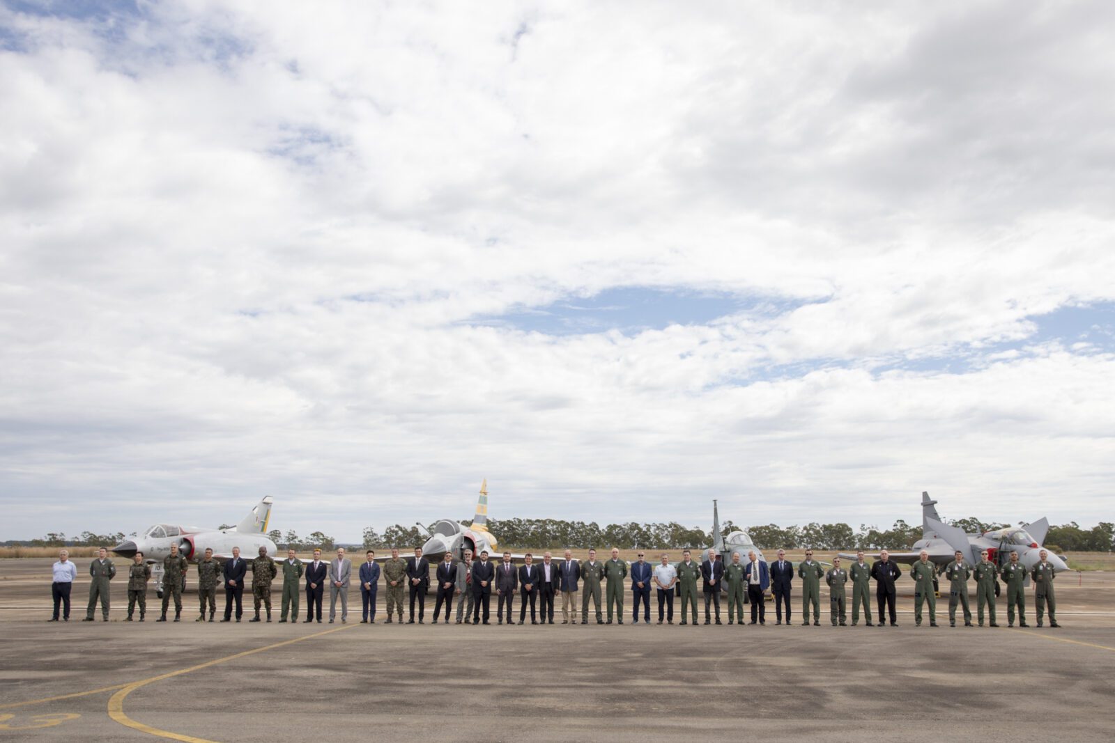 Brazilian Defense Minister and his entourage visit Anápolis Air Base