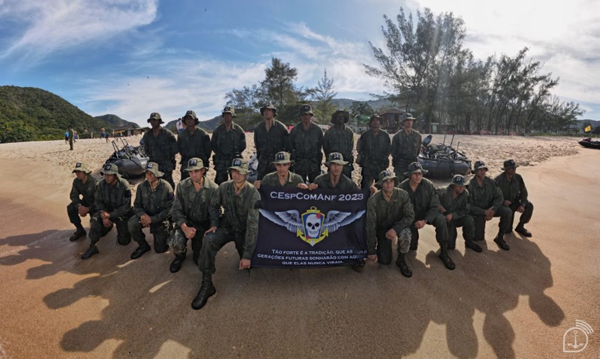 Students conclude the initial phase of the Brazilian Navy's Special Course on Amphibious Commandos