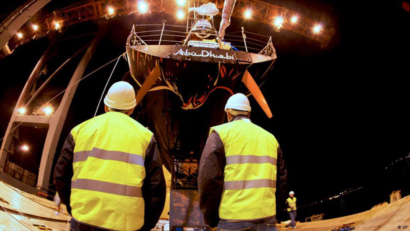 Angola: JLo supports start of warship construction