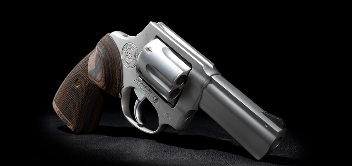 Taurus launches the elegant and award-winning RT 856 Executive Grade revolver on the Brazilian market, voted Handgun Of The Year in the USA.