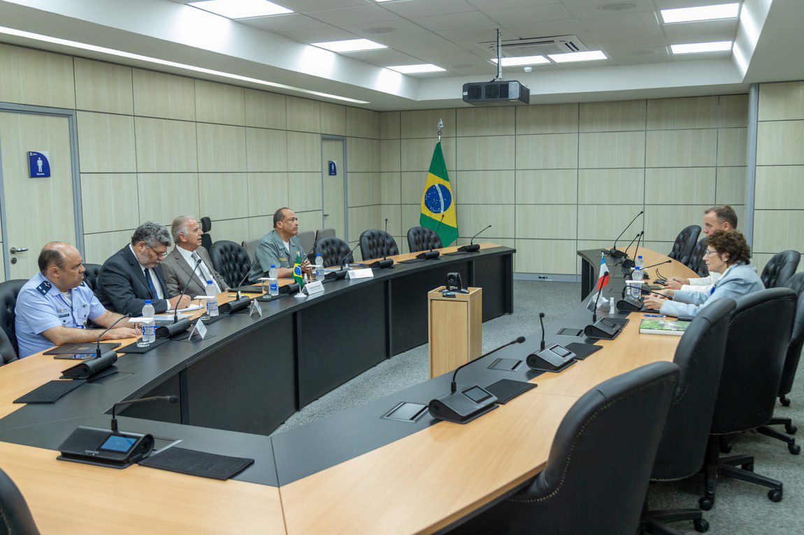 Brazil and France discuss greater defense cooperation