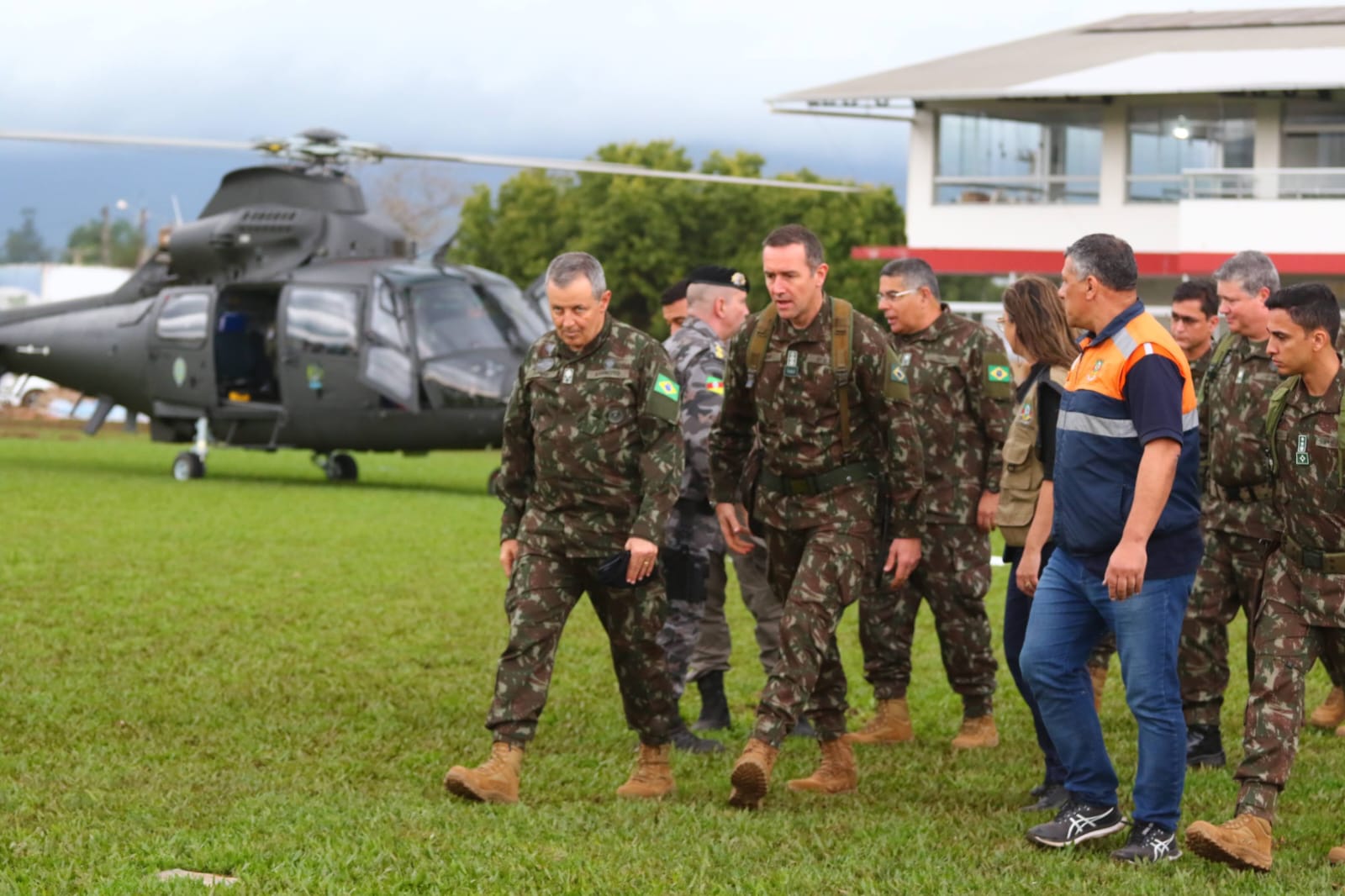 Troops' actions in support of the population of Rio Grande do Sul are accompanied by the Army Commander