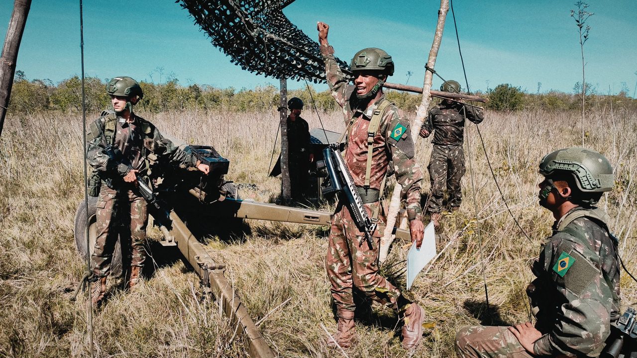 Parachute Artillery trains its subsystems in the Pantanal