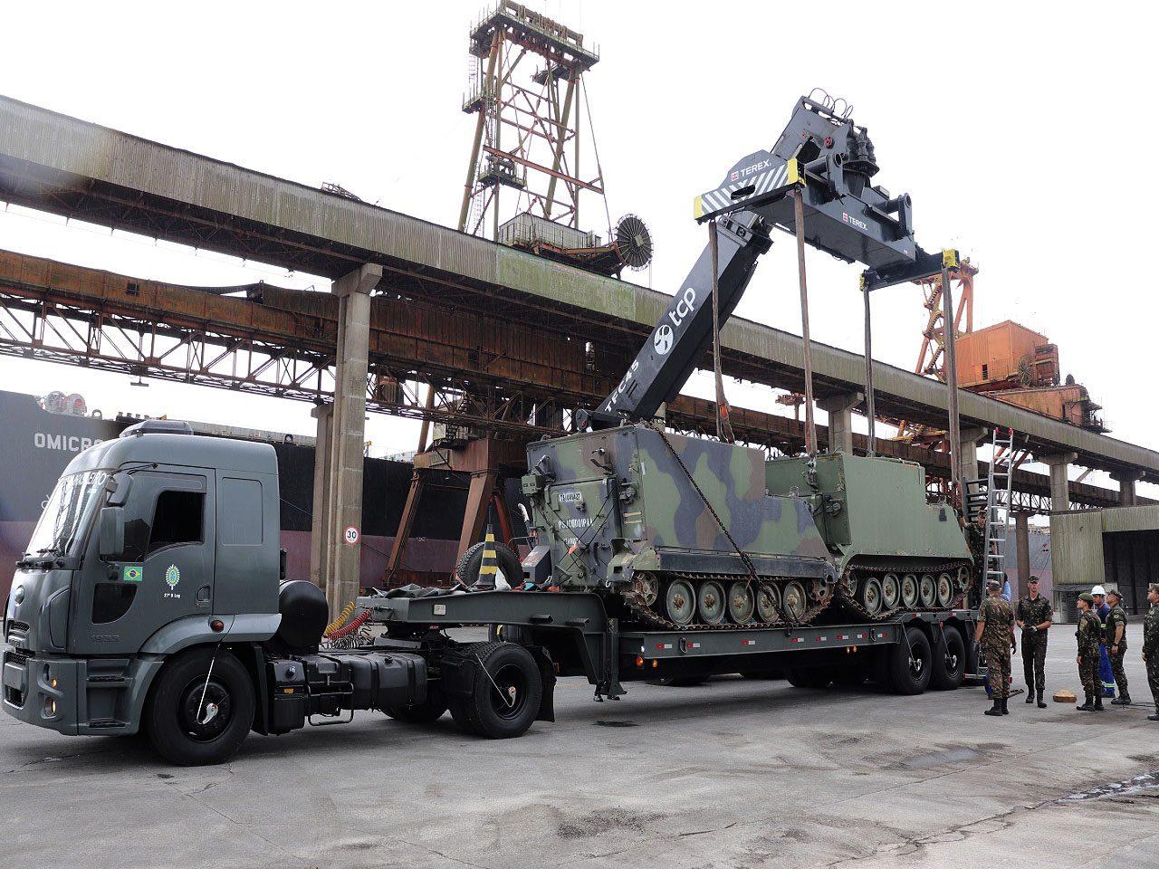 Brazilian Army receives 30 more M577 A2 armored vehicles