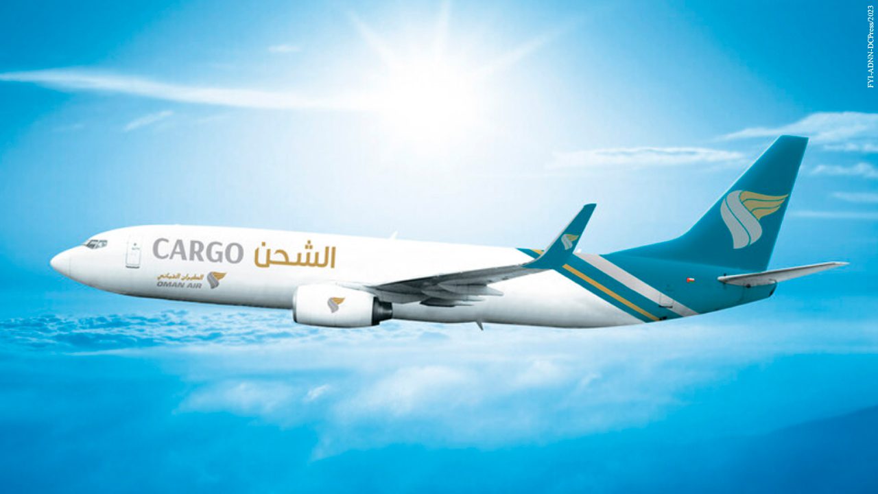 Boeing and Oman Air announced an order and delivery of the operator's first 737-800