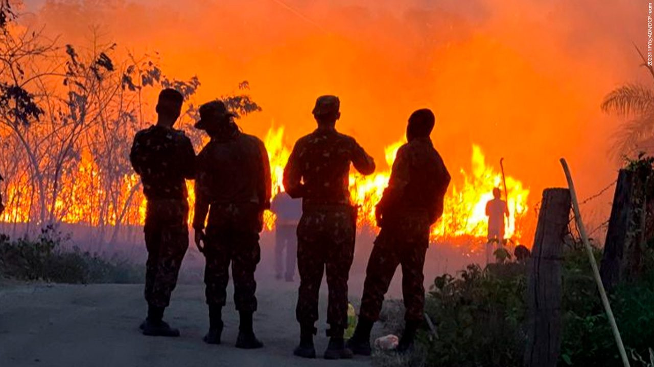Brazilian Army Border Platoon fights fire on indigenous land in Pantanal