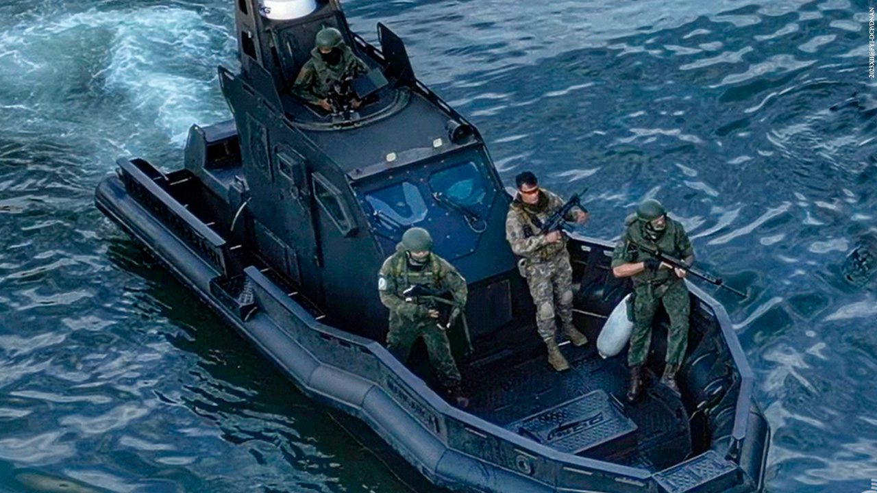 Brazilian Navy seizes drugs and weapons off the coast of São Paulo