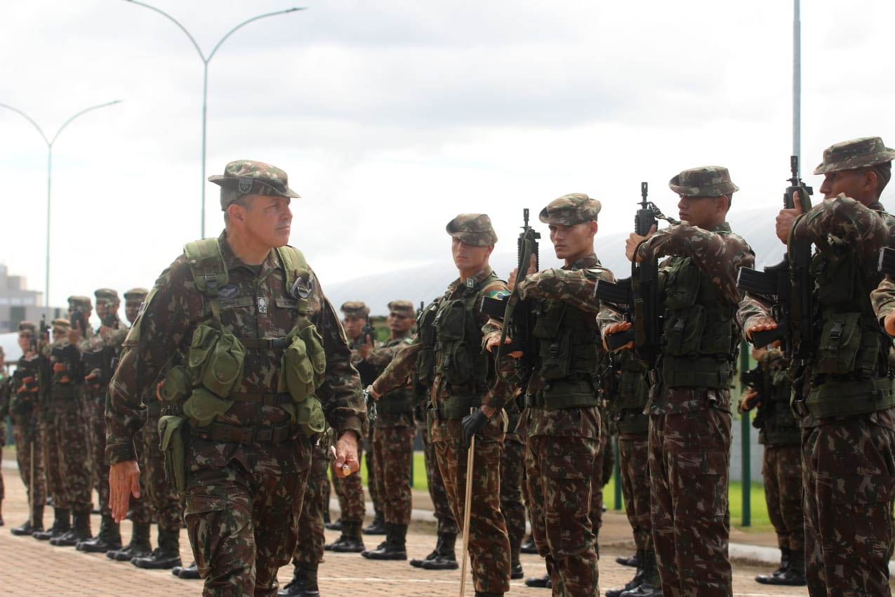 Brazilian army commander visits strategic defense region of Foz do Amazonas