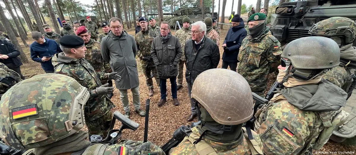 German base that trains Ukrainian military learns from them