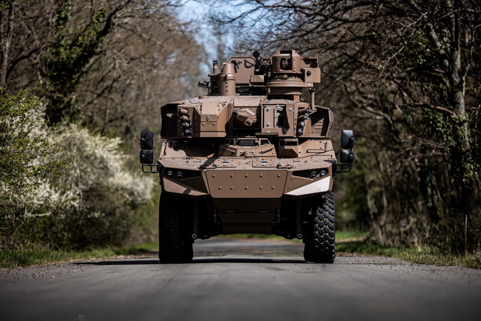 The temporary company grouping (Groupement Momentané d'Entreprises, GME) multi-role armoured vehicle (engin blindé multi rôles, EBMR), including Nexter, a KNDS company, Thales and Arquus, delivered, this year, 123 GRIFFON and 22 JAGUAR vehicles to the Directorate General of Armaments (Direction générale de l’armement, DGA), the French Defence Procurement Agency.