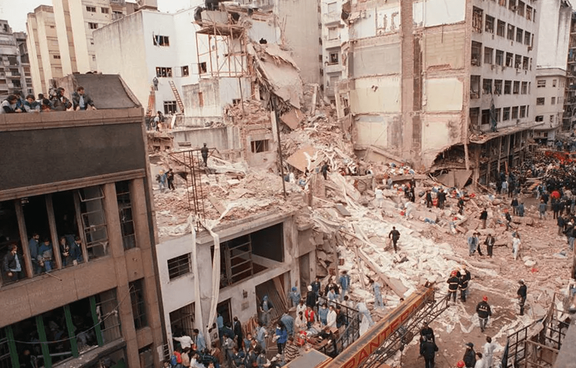 Rubble of AMIA after the Hezbollah attack in Argentina in 1994 (Commons/Reproduction)