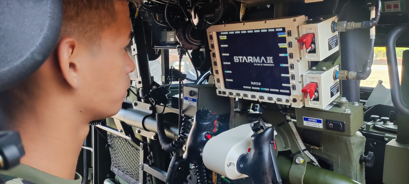 Ares, in collaboration with the Brazilian Army, conducted specialized training in the use of the REMAX System, using the STARMAX simulator