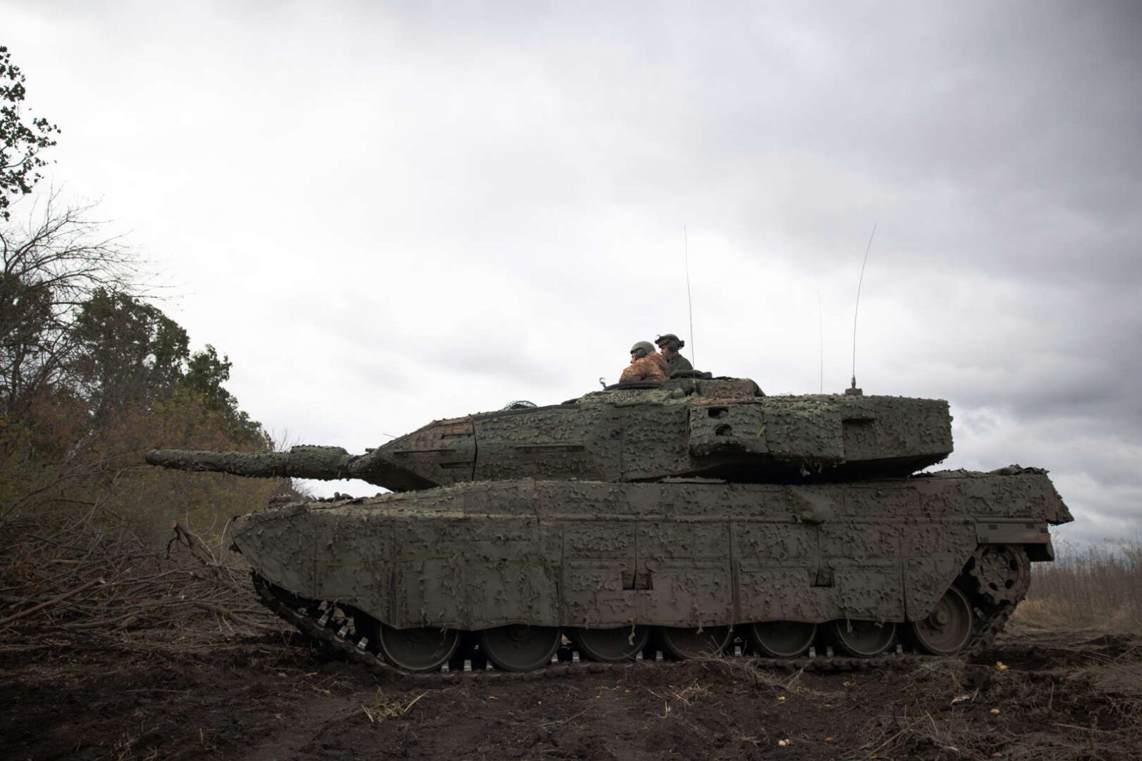 Everyone wants this tank, Russia and Ukraine fight to recover valuable weapon lost in battle